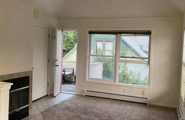 1629 Spruce St Apt 4 Gallery 3