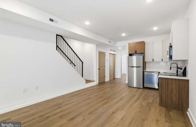 2643 N 6TH Street unit: 3 photos photos