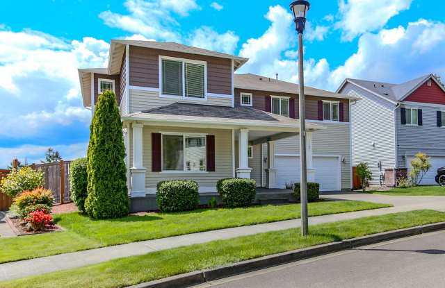 Spacious 4-Bedroom DuPont Home with AC Gallery 4