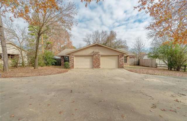 374 Crossover Rd - 374 South Crossover Road, Fayetteville, AR 72701