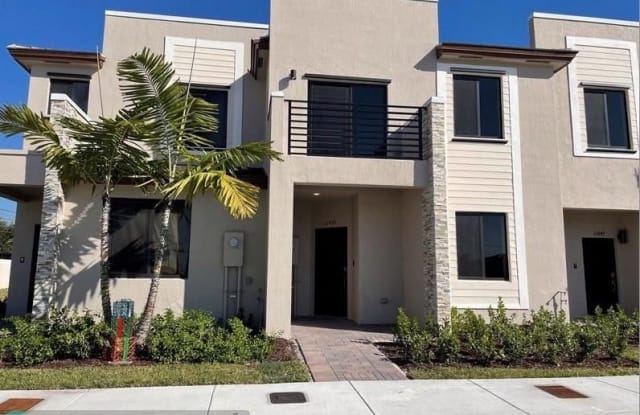 21459 NE 2nd Pl - 21459 Northeast 2nd Place, Ives Estates, FL 33179