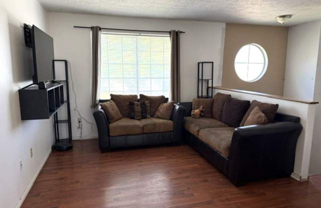3-bedroom home with garage and large yard in Elko Gallery 3