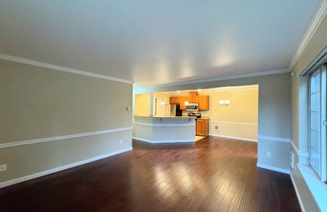 Lovely 2 Bedroom Condo in Hampton Village Tacoma! - 1111 South Villard Street, Tacoma, WA 98465