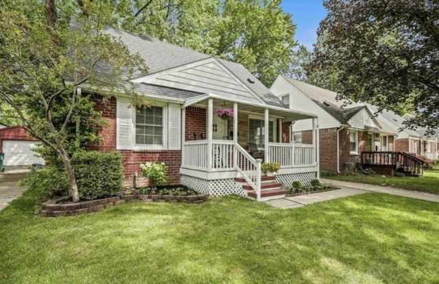 Charming Royal Oak Bungalow | Updated Interior, Finished Basement, Fenced Yard & Garage photos photos