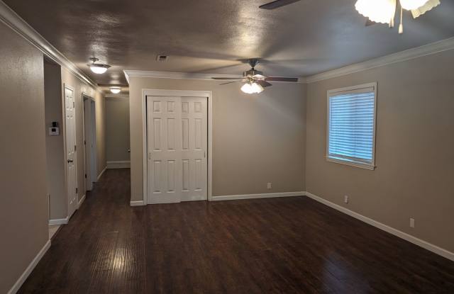 3 Bedroom 3 Bathroom House in Cottonwood Gallery 4