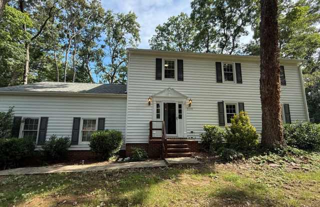 Classic 4 Bedroom Colonial Gallery 1