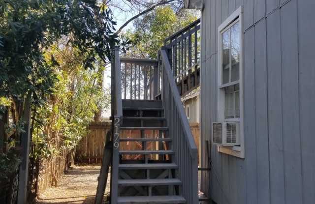 Upstairs Apartment in 2-Unit Property - DOWNTOWN photos photos