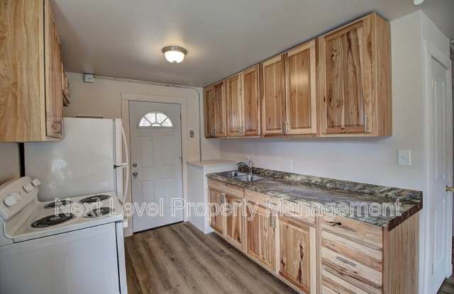 661 8th Avenue East North - 10 photos photos