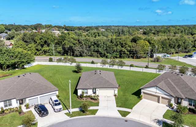 Newer built 3 bed 2 bath home Gallery 3