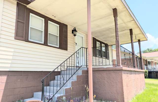 1081 Veal St SW photos photos