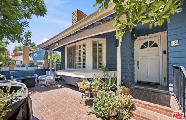 18721 Hatteras Street Gallery 1