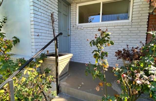 814 St N Market - 814 North Market Boulevard, Sacramento County, CA 95834