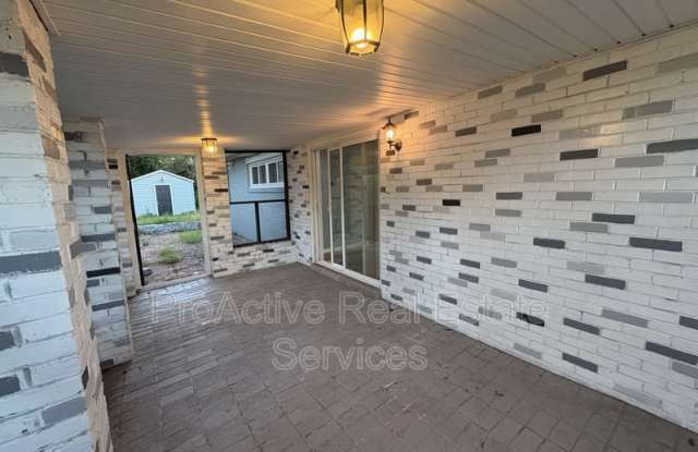1021 Mineola Dr Gallery 3