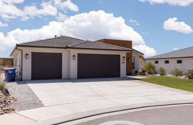 4 bedroom / 2.5 bath / Community Pool and Pickleball Court photos photos