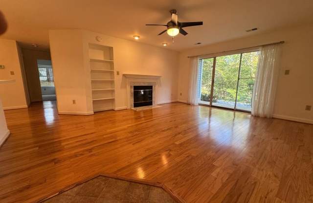 13613 SIR THOMAS WAY #12 Gallery 3