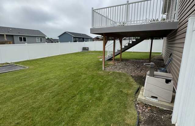 Beautiful Home in NW Mandan for Rent Gallery 4