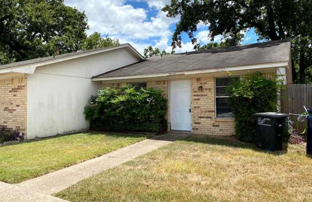 2/1 Duplex Available 7/29/2026! photos photos