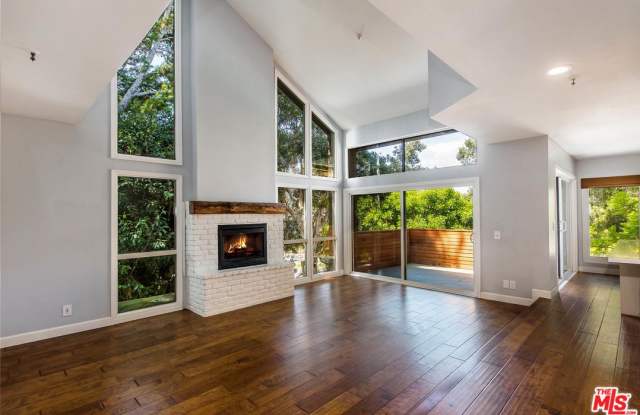 8 SEA ISLAND Drive - 8 Sea Island Drive, Newport Beach, CA 92660