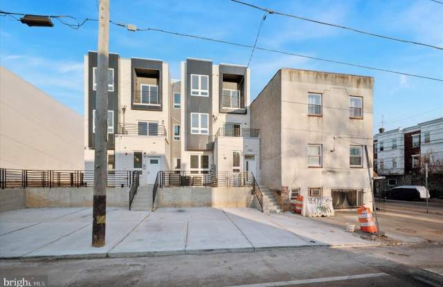 103 N 63RD unit: 5 photos photos