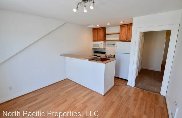 2222 Eastlake Ave E Suite B (Upper) Gallery 3