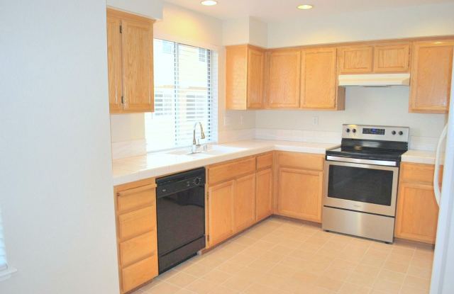 REDUCED ! Bright  Modern Townhouse in Beautiful Danville! Close to Blackhawk Plaza! photos photos