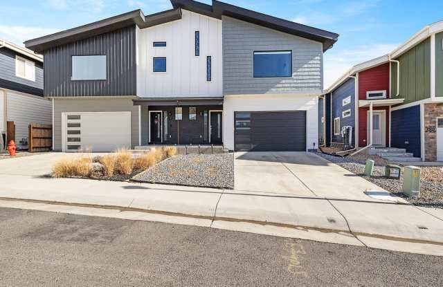 4-Bedroom Townhome with Finished Basement, Garage  Private Outdoor Space photos photos