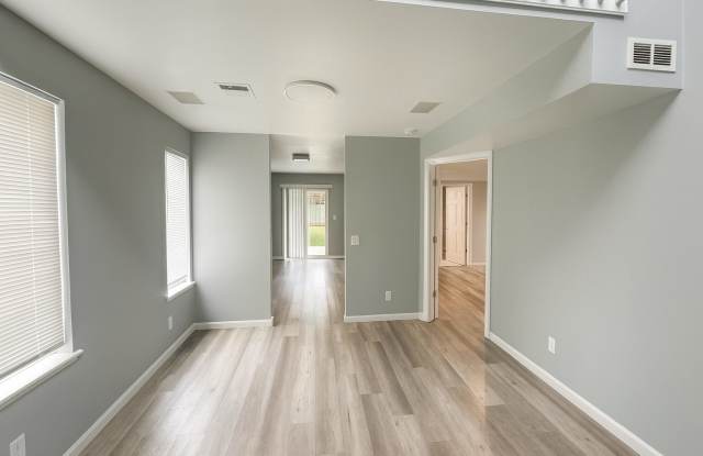 4231 W Klamath Ave photos photos