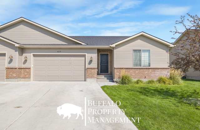 Beautiful 3-Bedroom Home with Large Yard – 4215 E Roy Cir photos photos