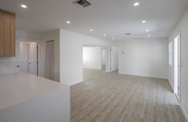 7871 Hope Street Gallery 4