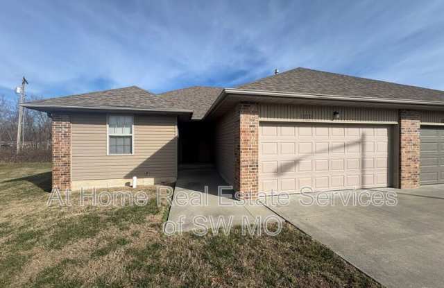 1270 N Northwood Ave - 1270 North Northwood Avenue, Republic, MO 65738