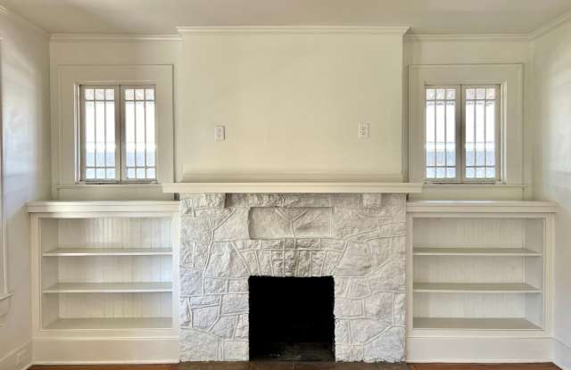 Spacious Three Bedroom Two Bath in Central High Historic District Gallery 3