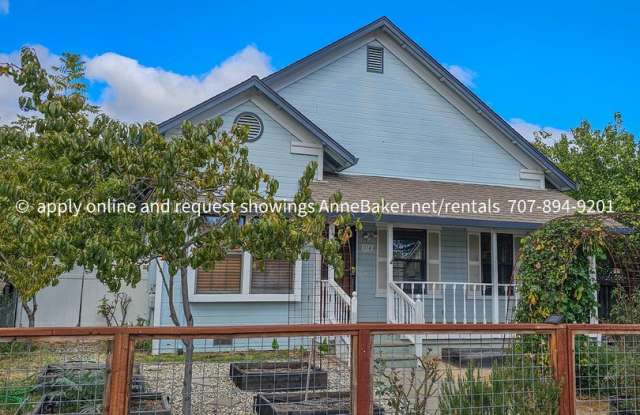 Craftsman 4BR/2BA in Downtown Cloverdale with Detached Office Gallery 1
