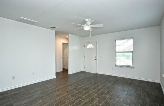 411 Delmar Ave Gallery 3
