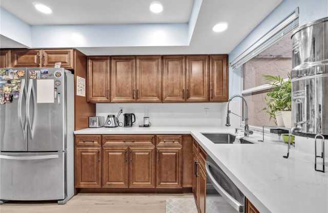 607 Village Lake Drive Gallery 2
