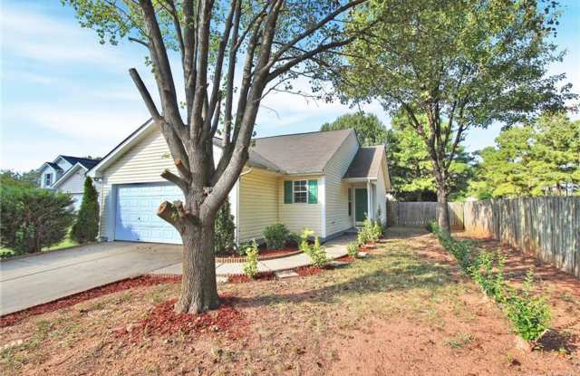 Room in 3 Bedroom Home at Tom Hunter Dr photos photos