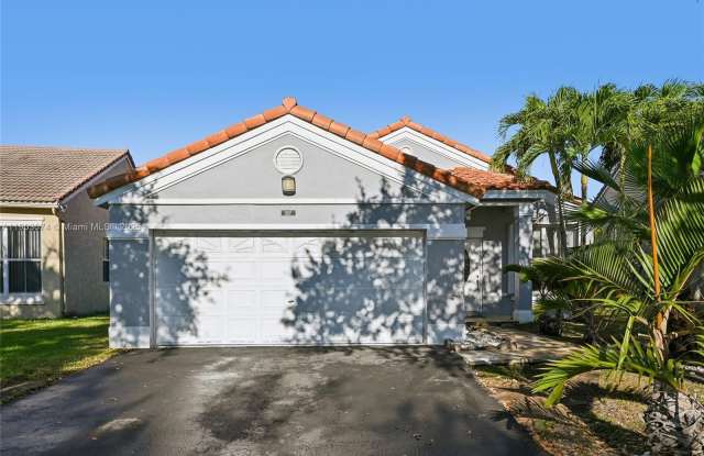 857 Sand Creek Cir - 857 Sand Creek Circle, Weston, FL 33327