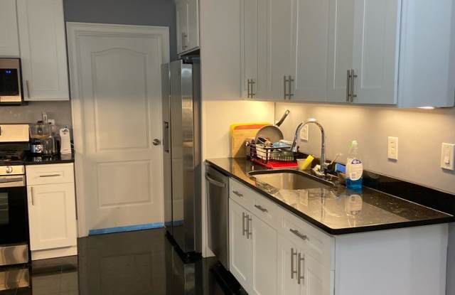 Massive Brighton 8 Bed / 9 Bath House in the 1700 block of Comm Ave!!!! Students Welcome. Avail 9/1/2027 Gallery 4