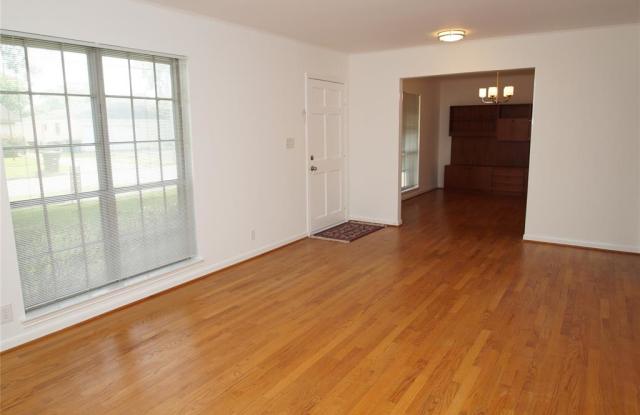 5526 Caversham Drive Gallery 4