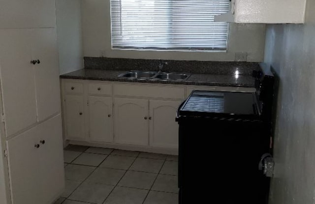 10130 Inglewood Blvd 10 - 10130 S Inglewood Ave, Lennox, CA 90304