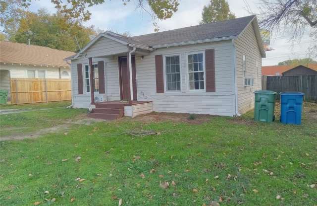 807 Chestnut Street - 807 Chestnut Street, Aubrey, TX 76227