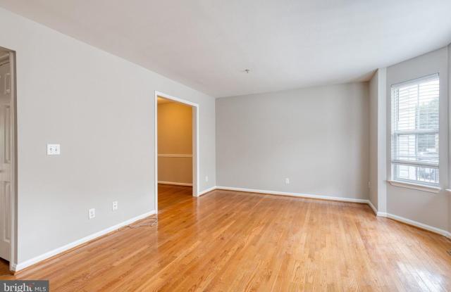 Spacious 3bd 2.5bth home tucked away in the sought-after Seven Oaks community Gallery 3