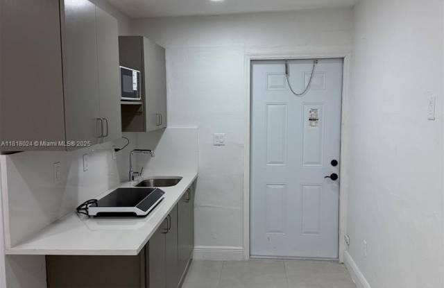 4711 SW 27th St photos photos