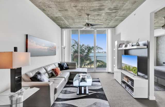 300 South Australian Avenue Gallery 4