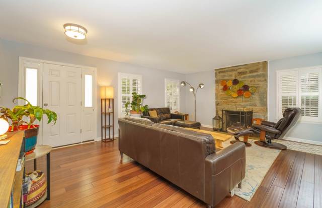 Meticulously Maintained 4 BR 2.5 BA Home in Burke, VA Gallery 4