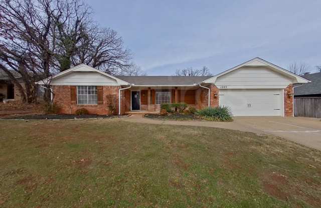1205 Mockingbird Lane photos photos