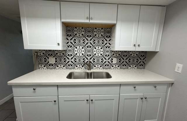 Updated 1 Bed 1 Bath with Laundry in unit. photos photos
