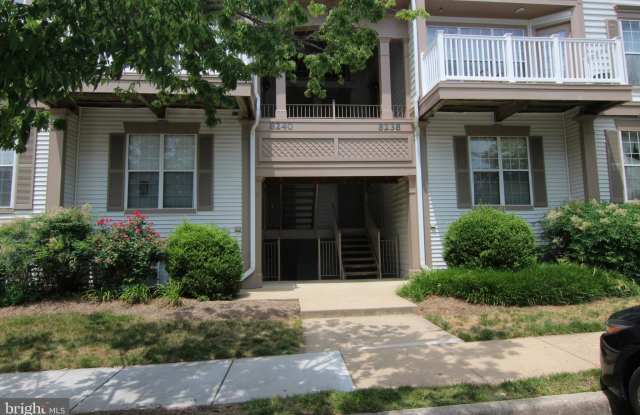 8238 CATBIRD CIRCLE - 8238 Catbird Circle, Laurel Hill, VA 22079