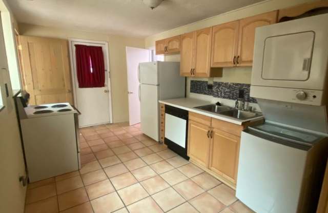AVAILABLE NOW $200 off First Month Rent Gallery 4