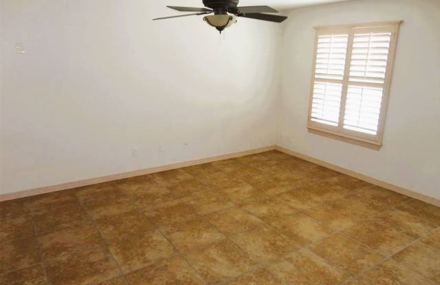 Dazzling Eastside Home With Refrigerated Air Situated On Large Cul De Sac Lot In Quiet Neighborhood Gallery 3