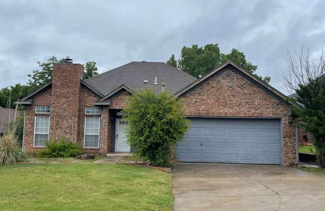 3 beds, 2 baths w/ 2 car garage home for rent in Midwest City near Reno and Post Road! - 9933 Fox Fair Hollow, Midwest City, OK 73130
